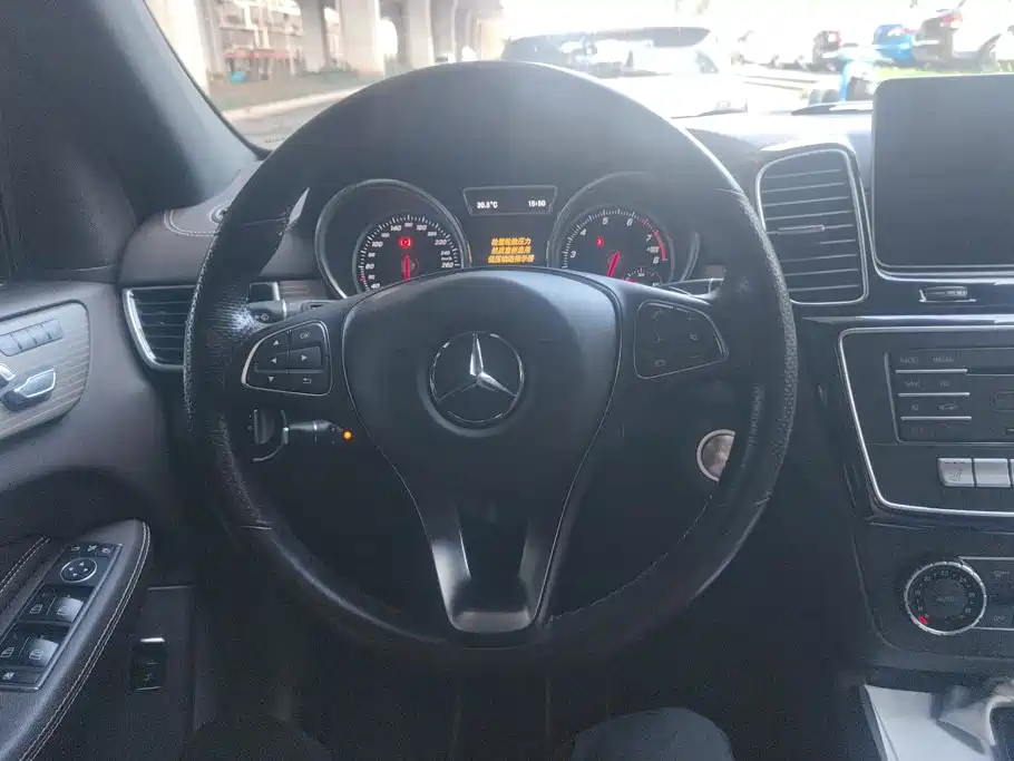 Mercedes-Benz GLE (Import) — миниатюра 15