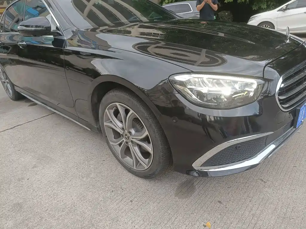 Mercedes-Benz E-Class — миниатюра 3