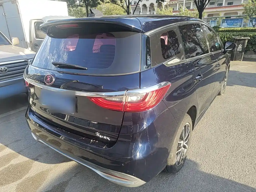 BYD MAX — миниатюра 7