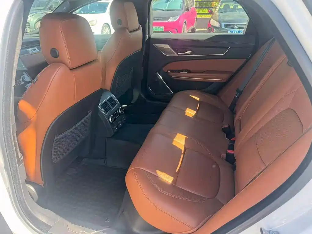 Jaguar XFL — миниатюра 8