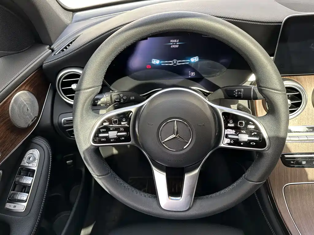 MERCEDES-BENZ GLC