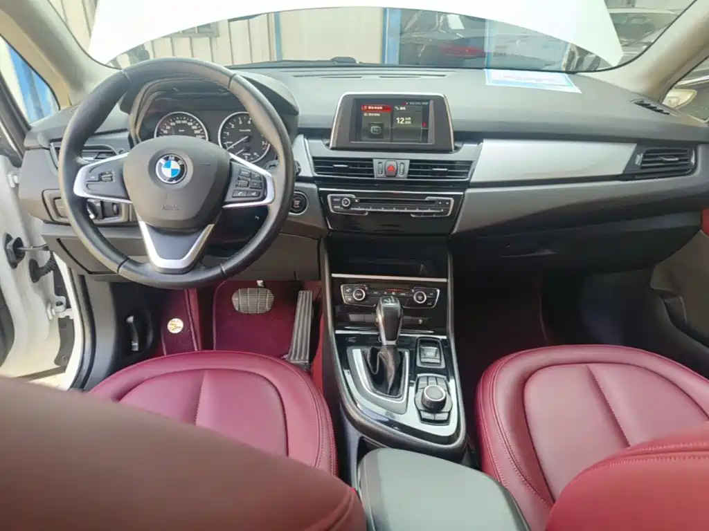 BMW 2 Series Active Tourer — миниатюра 10