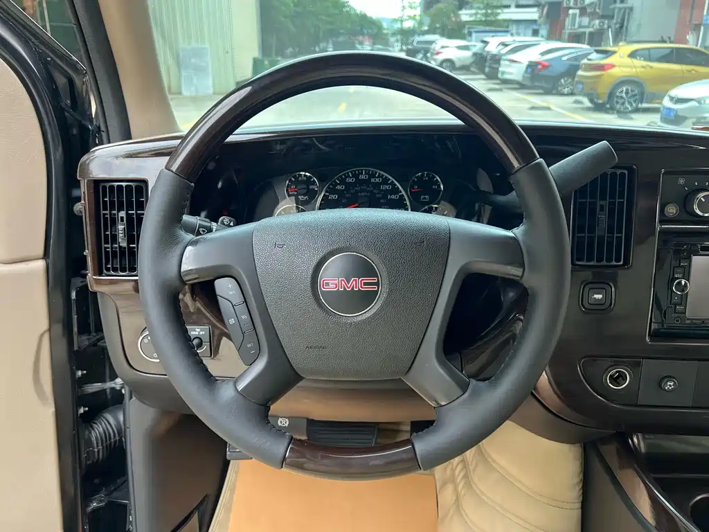 GMC Savana 2011 6.0L 7 мест
