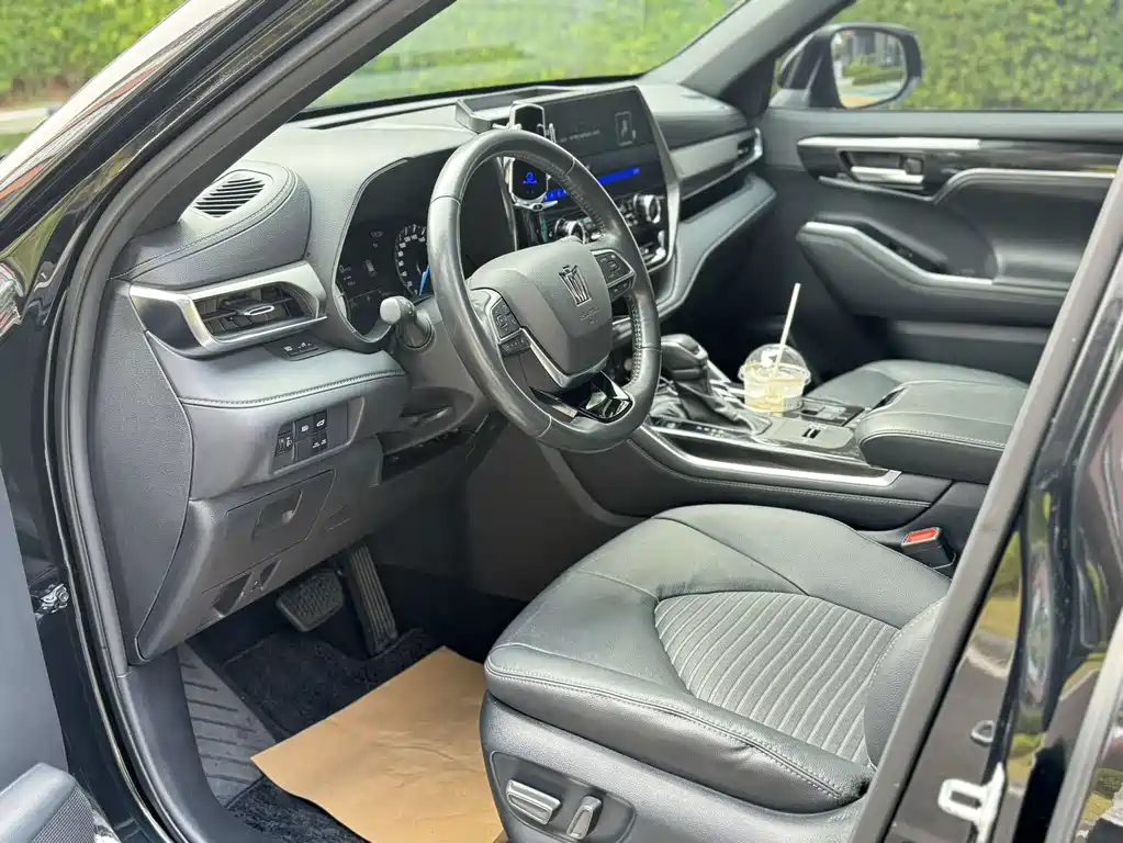Toyota Crown Kluger — миниатюра 4