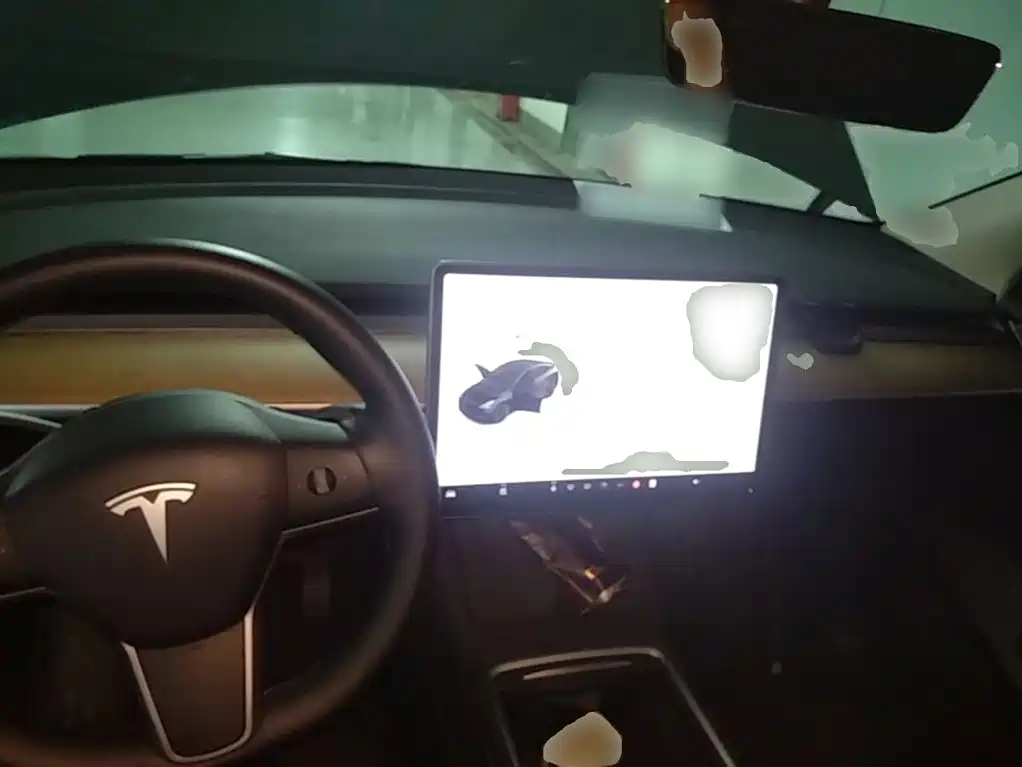 Tesla Model Y — миниатюра 10