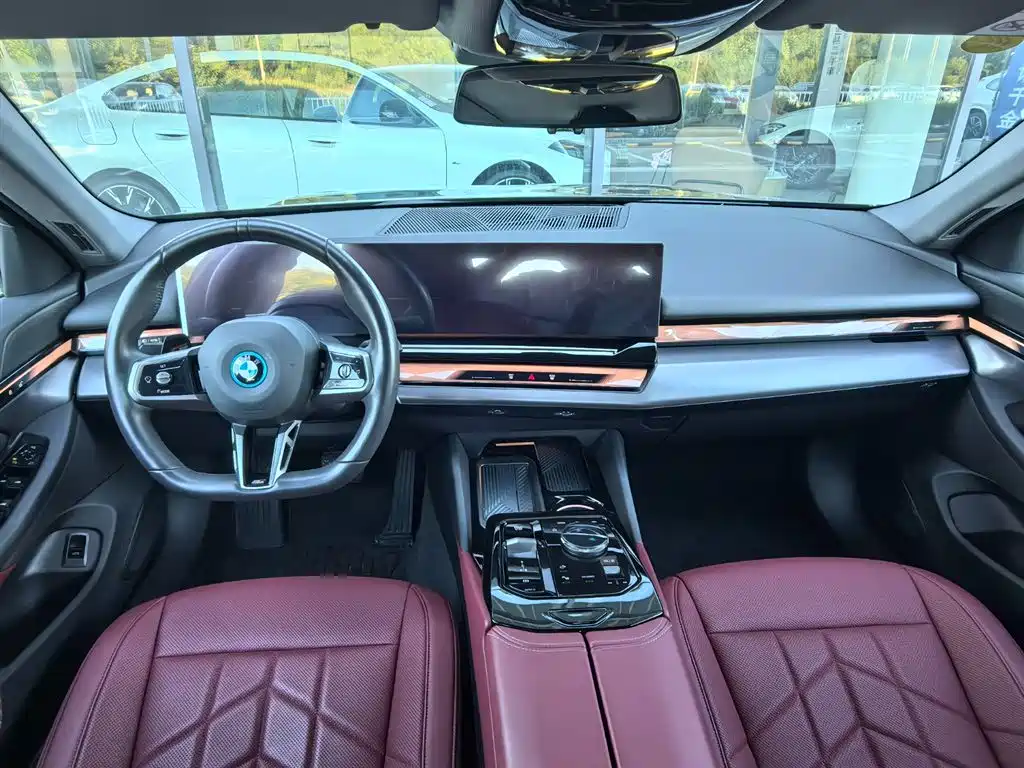 BMW i5 — миниатюра 7