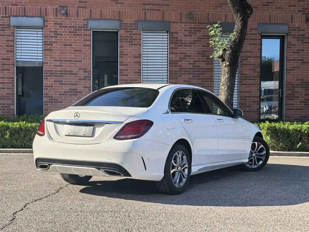 Mercedes-Benz C-Class — миниатюра 3
