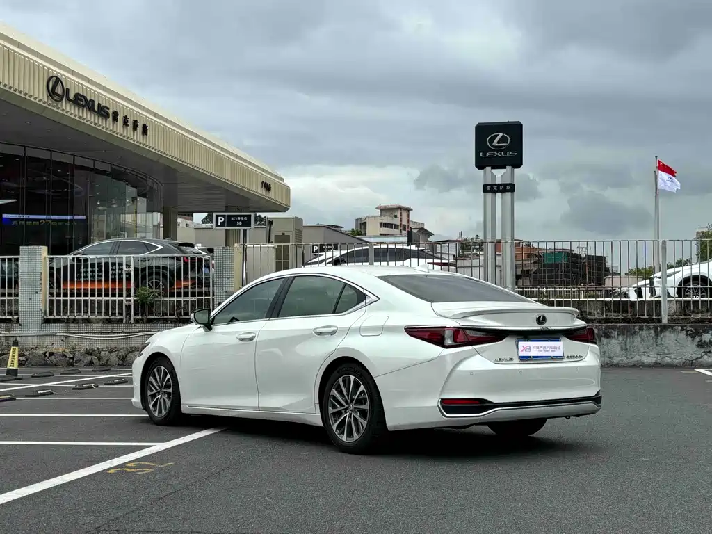 Lexus ES — миниатюра 2