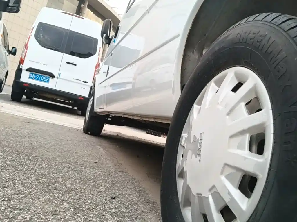 JMC Tesla — миниатюра 22
