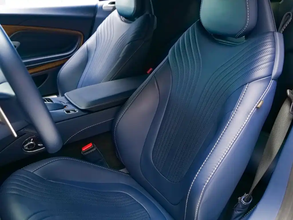 Aston Martin DB11 — миниатюра 20