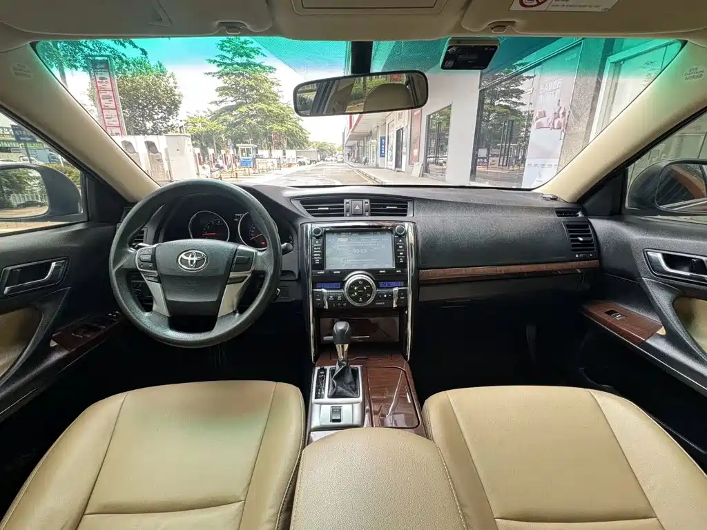 Toyota Reiz — миниатюра 6