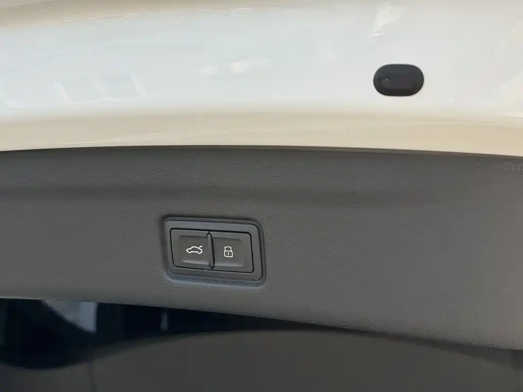 Audi Q6L e-tron