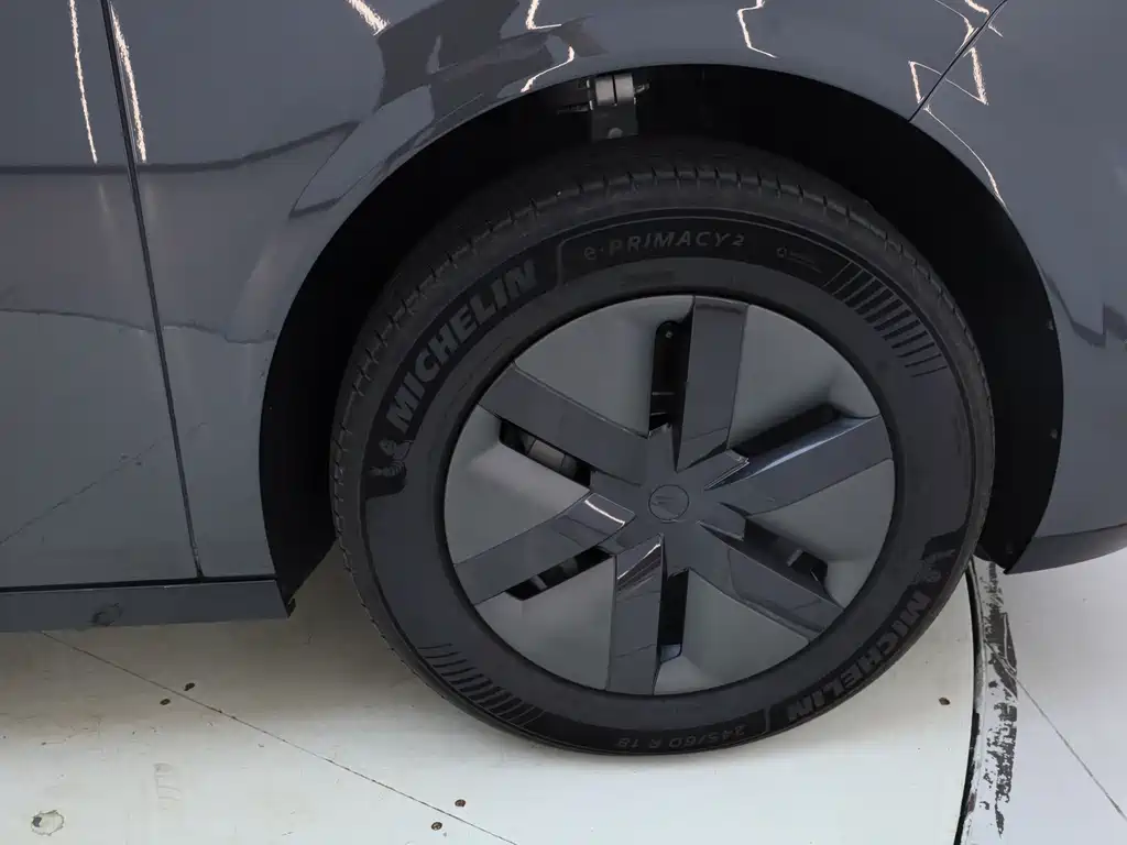 Li Auto Li MEGA — миниатюра 19