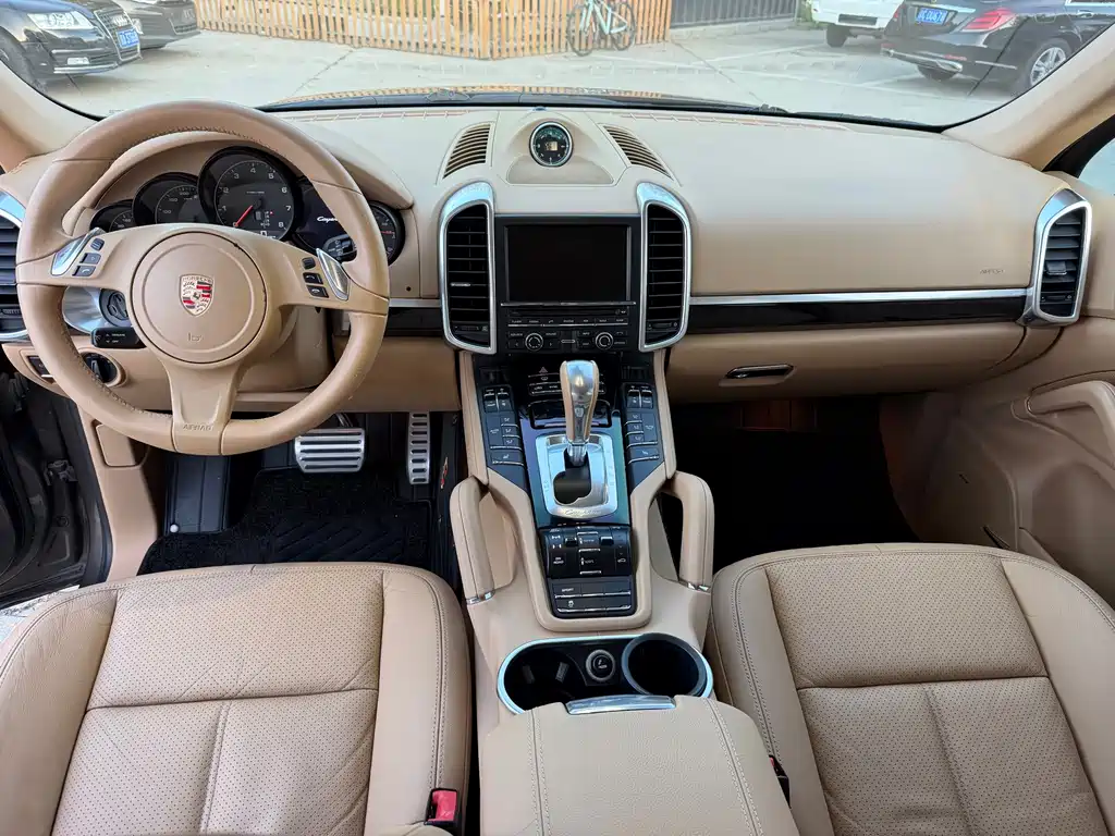Porsche Cayenne — миниатюра 9