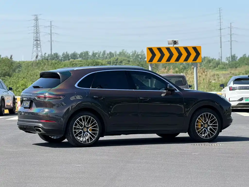 Porsche Cayenne — миниатюра 3