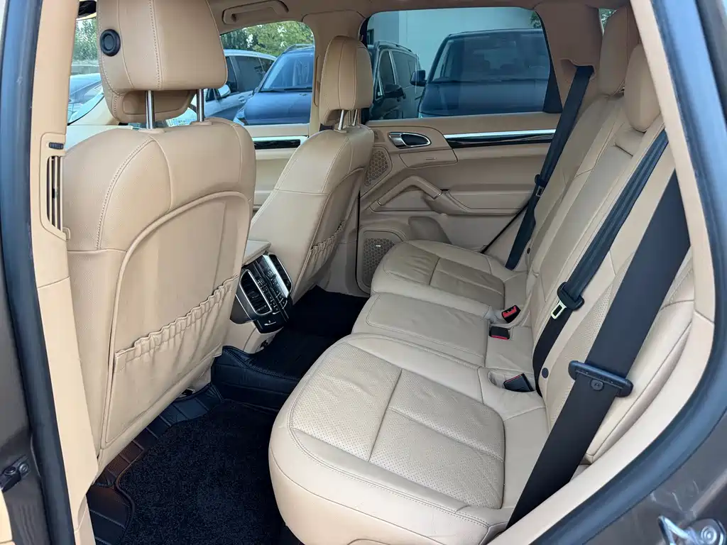 Porsche Cayenne — миниатюра 8