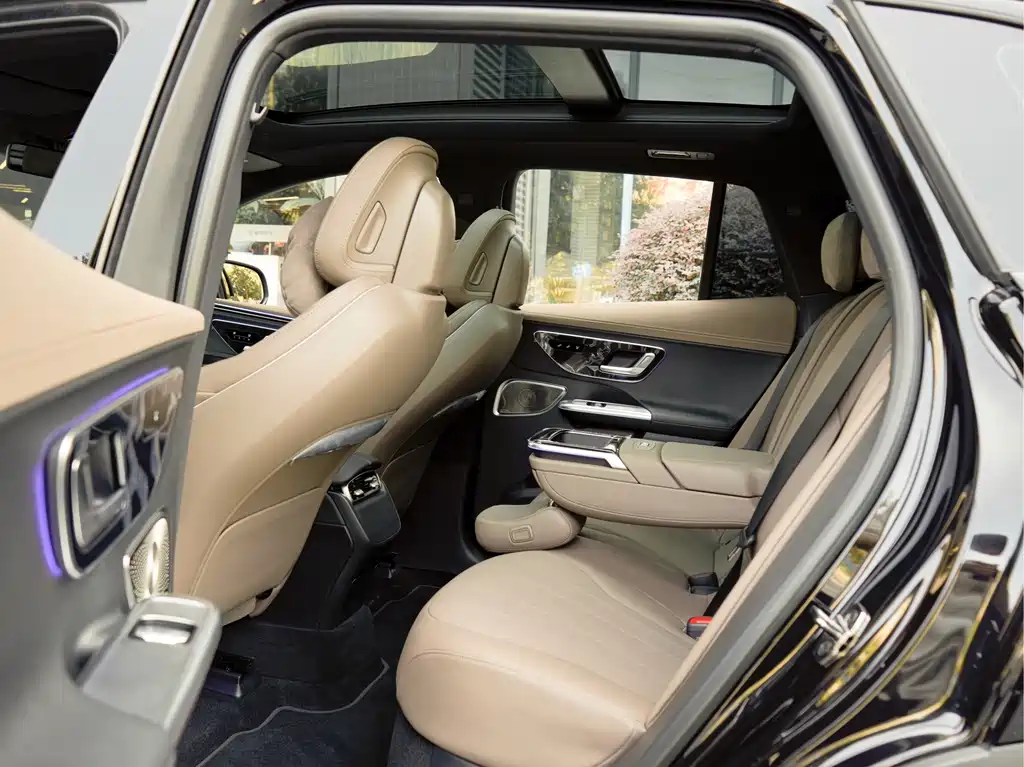 Mercedes-Benz EQE SUV — миниатюра 12