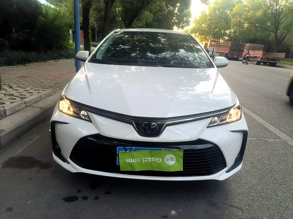 Toyota Corolla 1.2 л 2021 г. Белый, пробег 40800 км