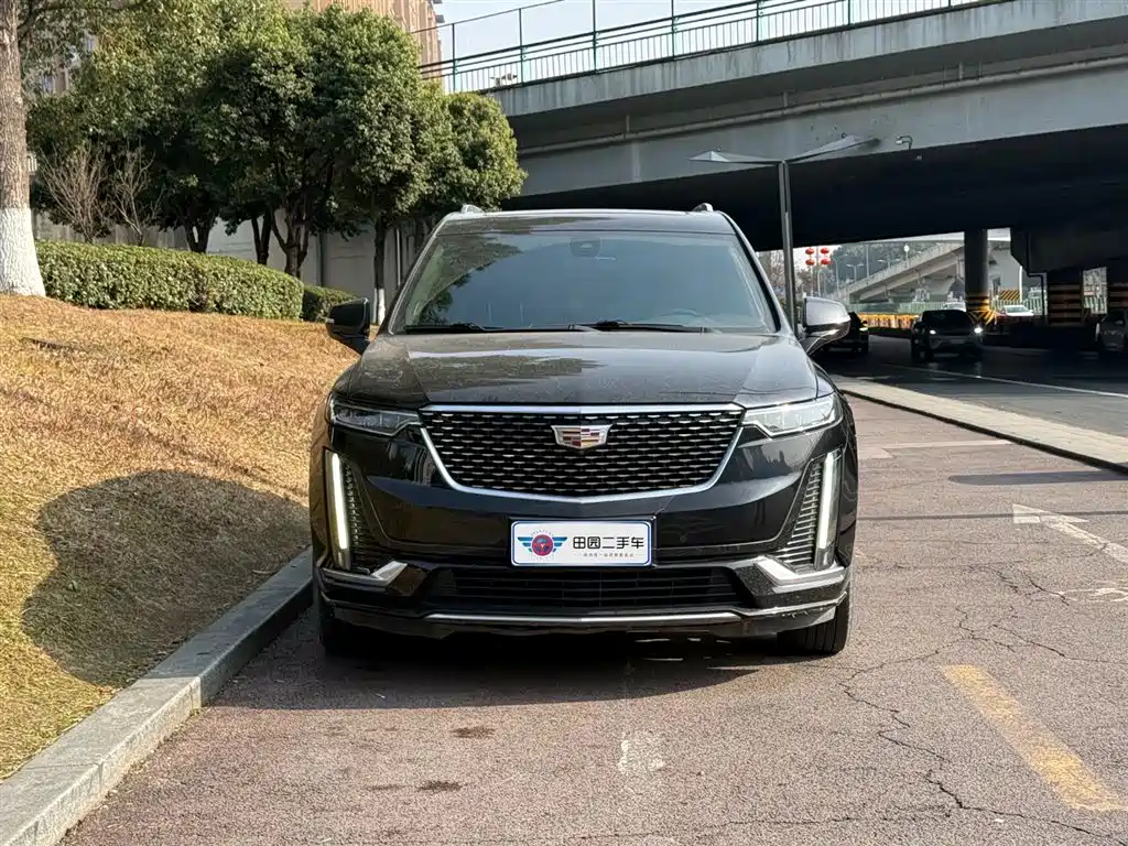 CADILLAC XT6
