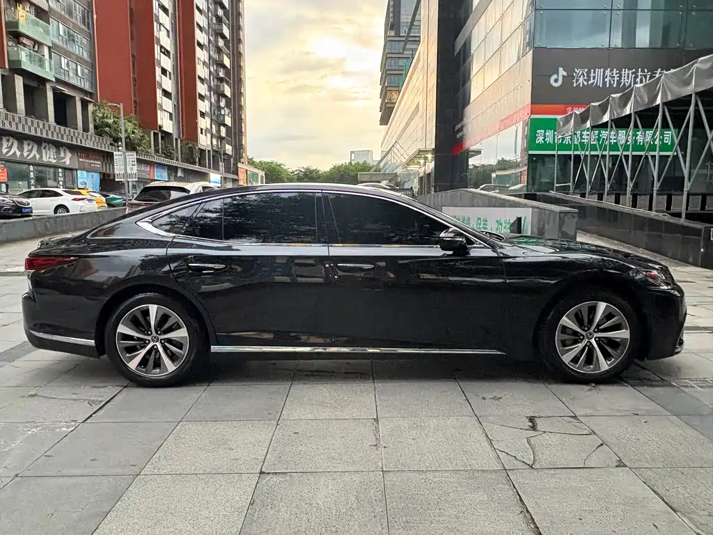 Lexus LS — миниатюра 10
