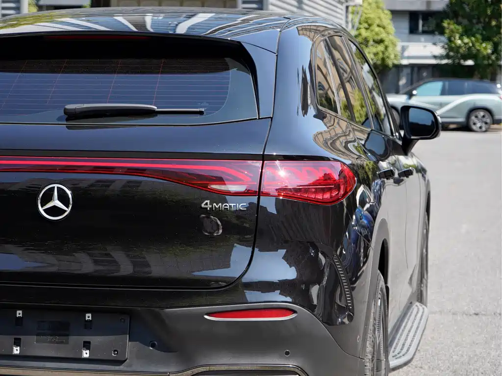 Mercedes-Benz EQE SUV — миниатюра 6