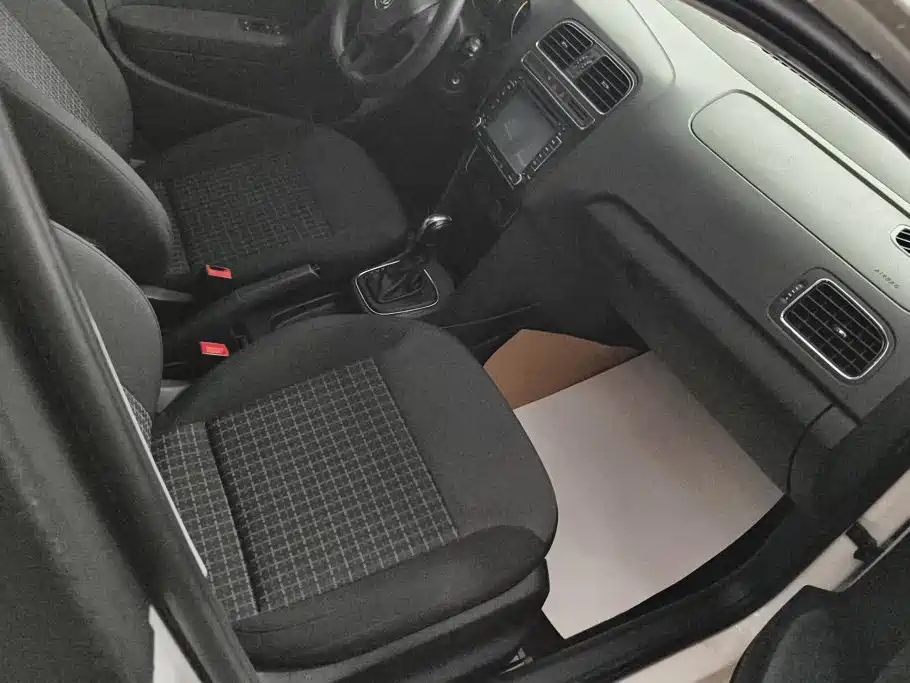 Volkswagen Polo — миниатюра 8