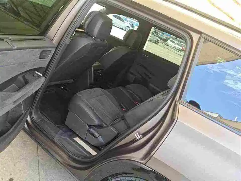 Volkswagen Teramont — миниатюра 8