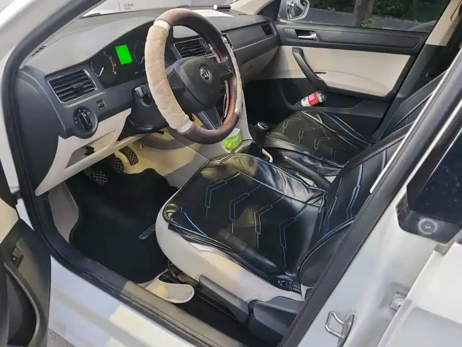 Skoda Rapid — миниатюра 9