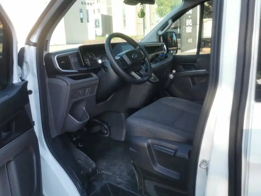 Ford Transit — миниатюра 9