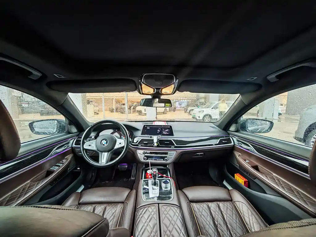 BMW 7 Series — миниатюра 7
