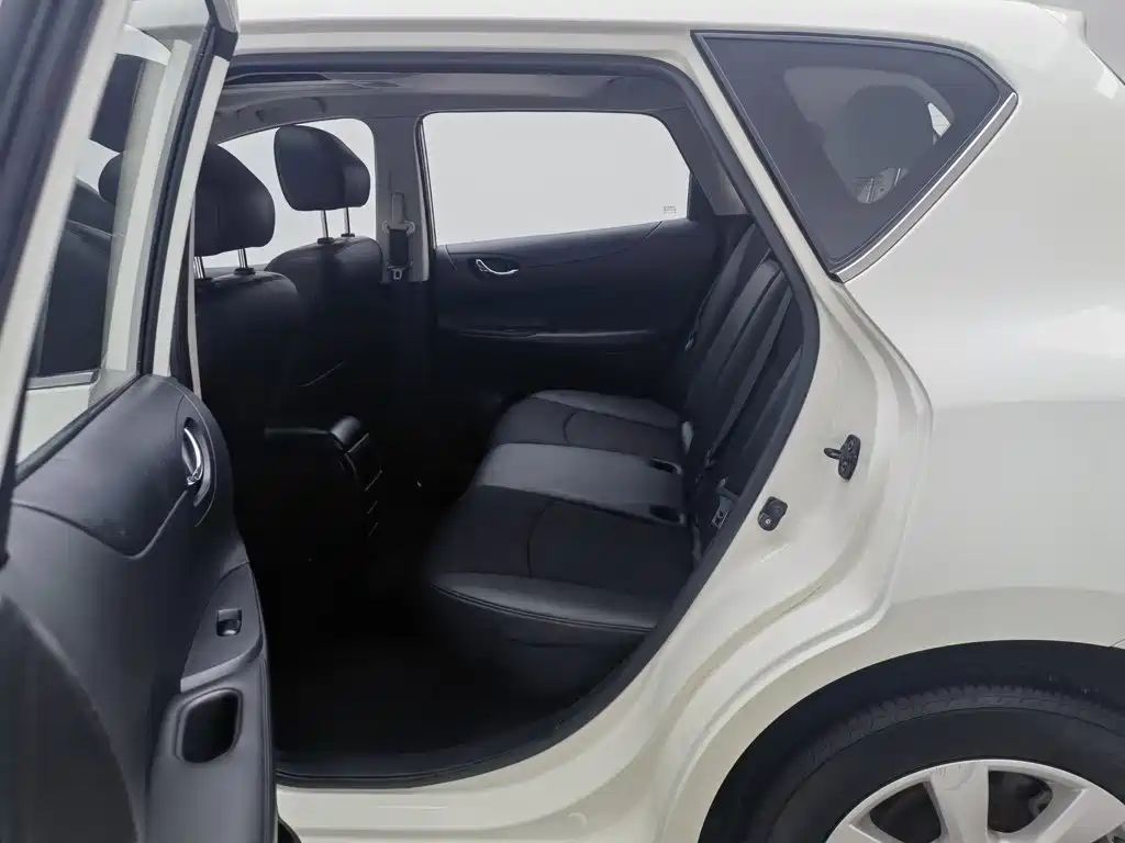 Nissan Tiida — миниатюра 15