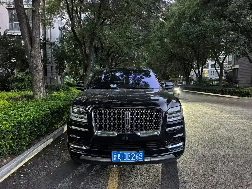 Lincoln Navigator — миниатюра 2