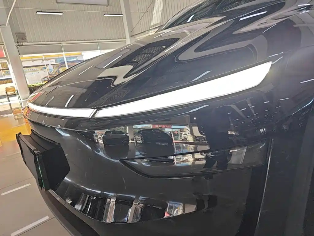 Tesla Model Y — миниатюра 24