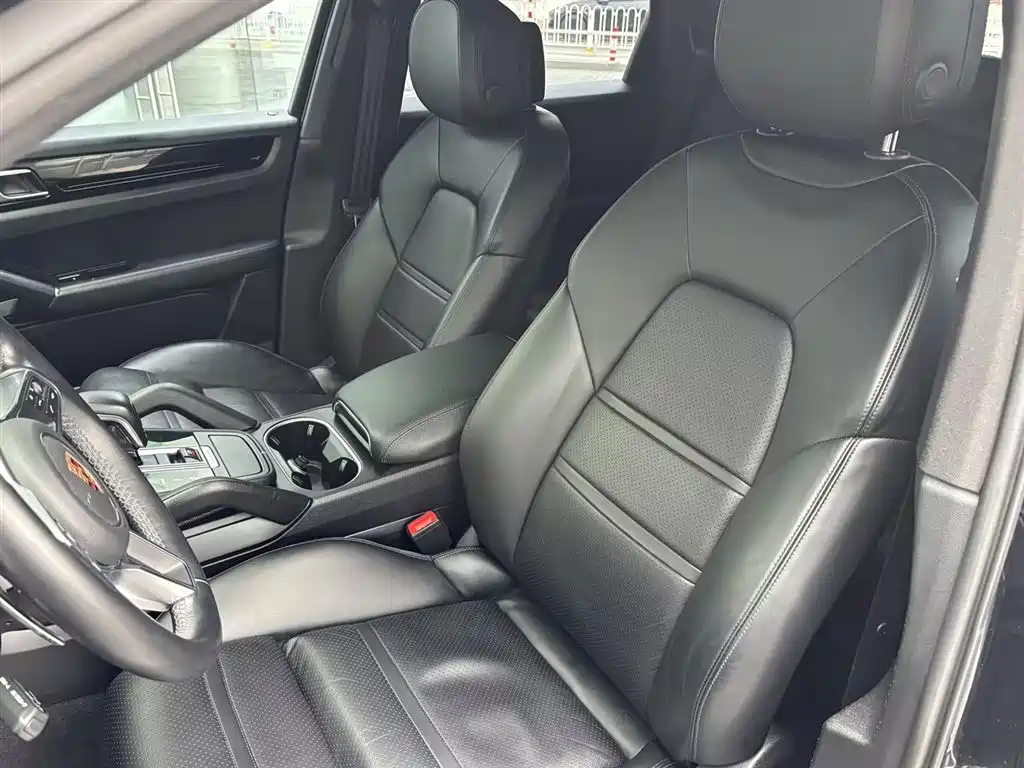 Porsche Cayenne — миниатюра 10