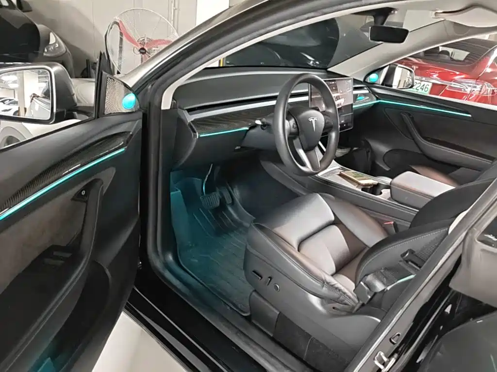 Tesla Model Y — миниатюра 16
