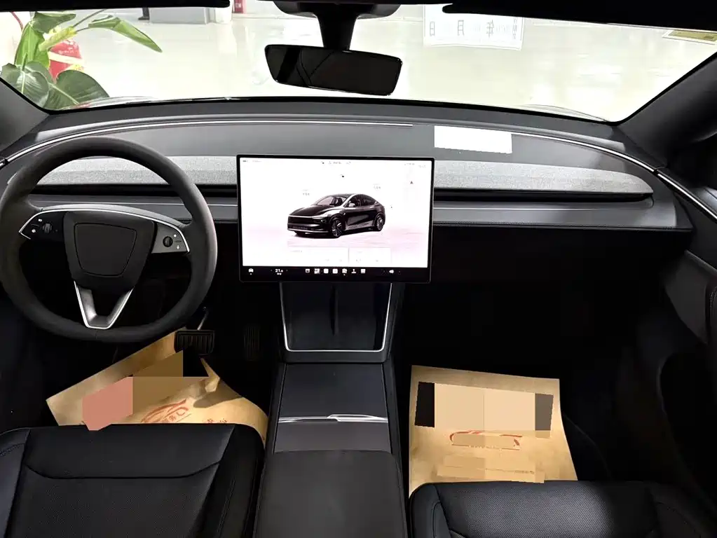 Tesla Model Y — миниатюра 8
