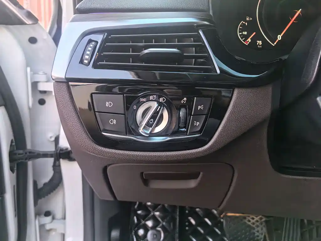 BMW 5 Series 530Li Leading Type Luxury Package, фото 19
