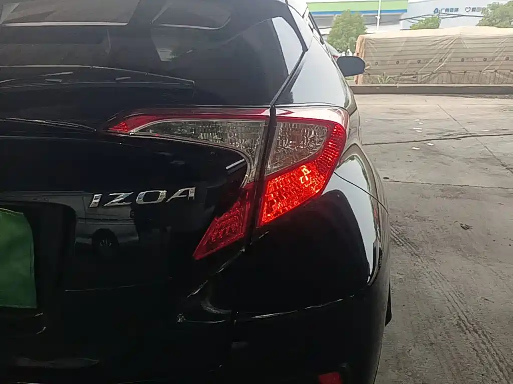 Toyota IZOA — миниатюра 8