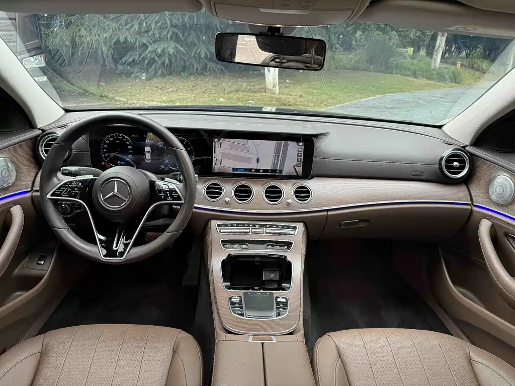 Mercedes-Benz E-Class — миниатюра 6