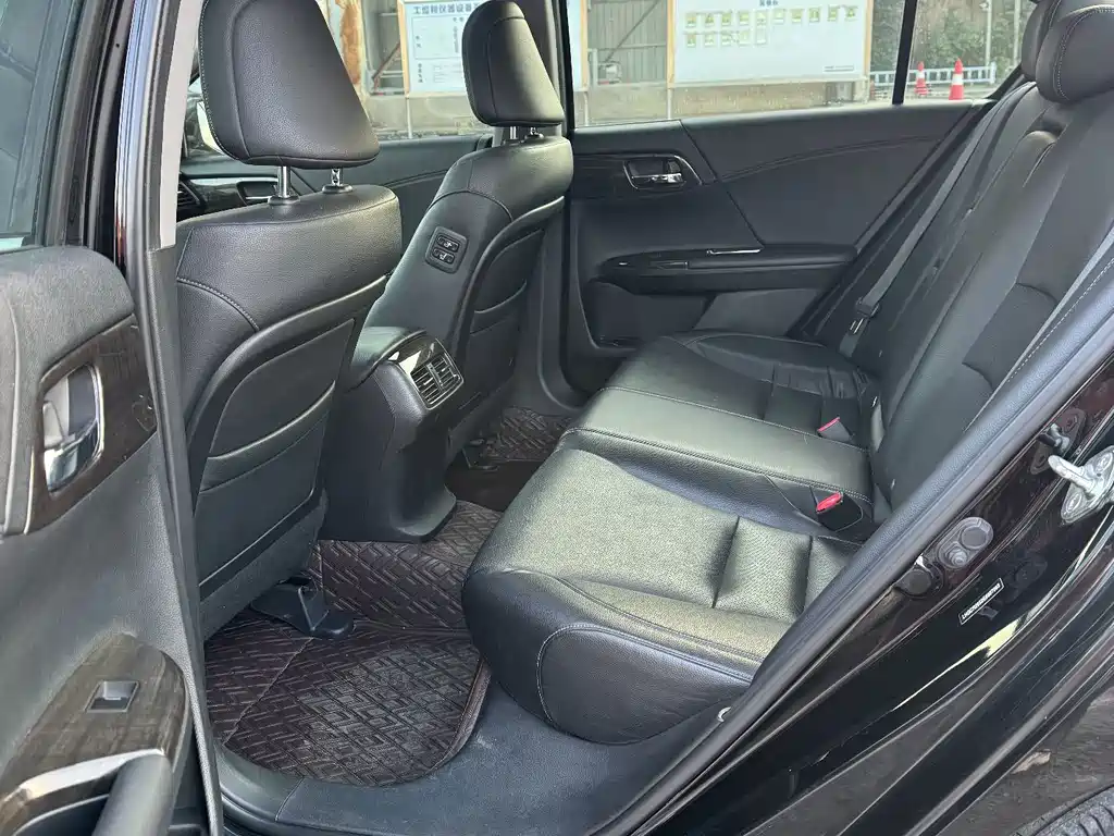 Honda Accord — миниатюра 7