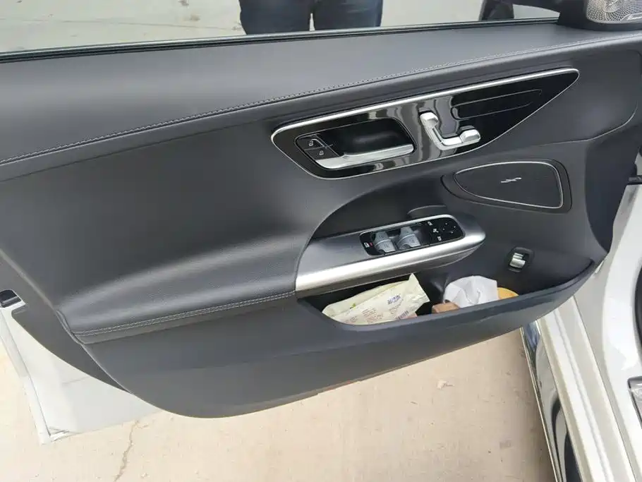 Mercedes-Benz C-Class — миниатюра 7