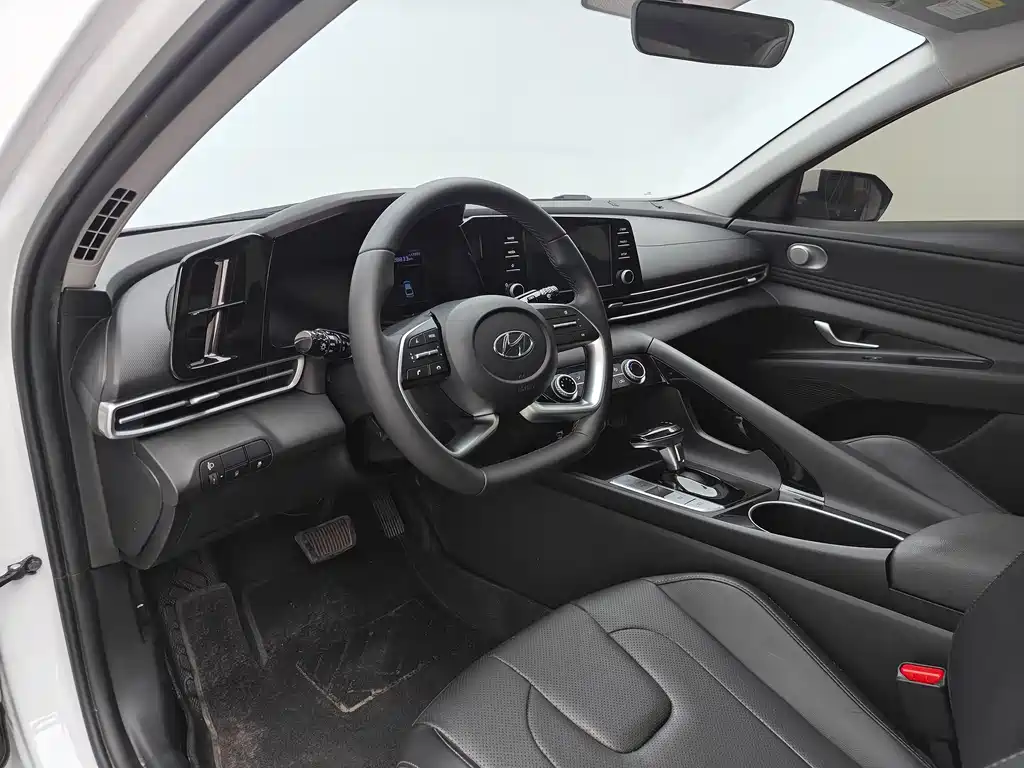Hyundai Elantra — миниатюра 14