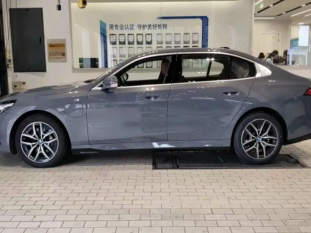 BMW i5 — миниатюра 5