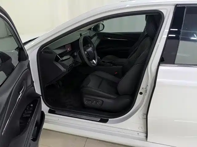 Toyota Camry — миниатюра 8