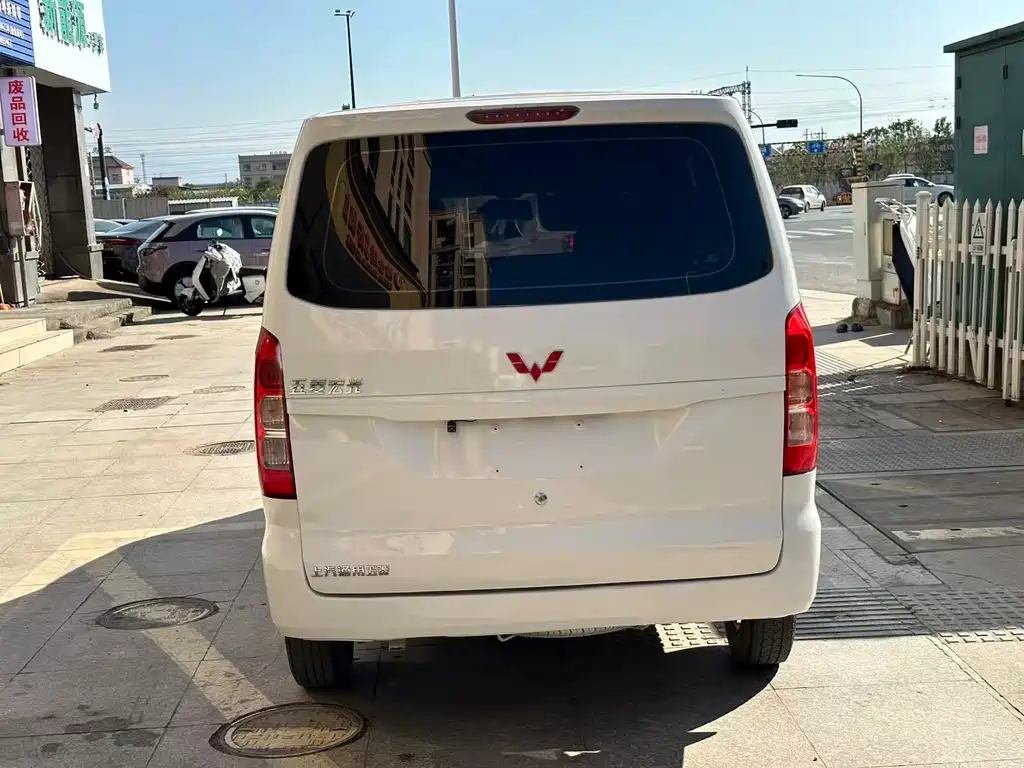 WULING AUTOMOBILE WULING HONGGUANG V