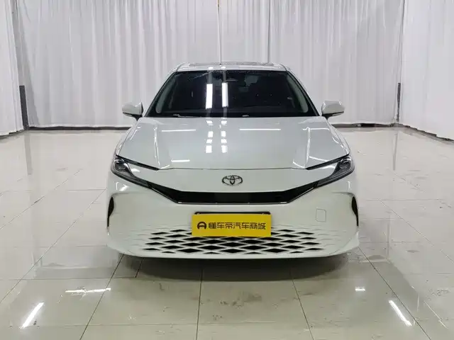 Toyota Camry — миниатюра 2