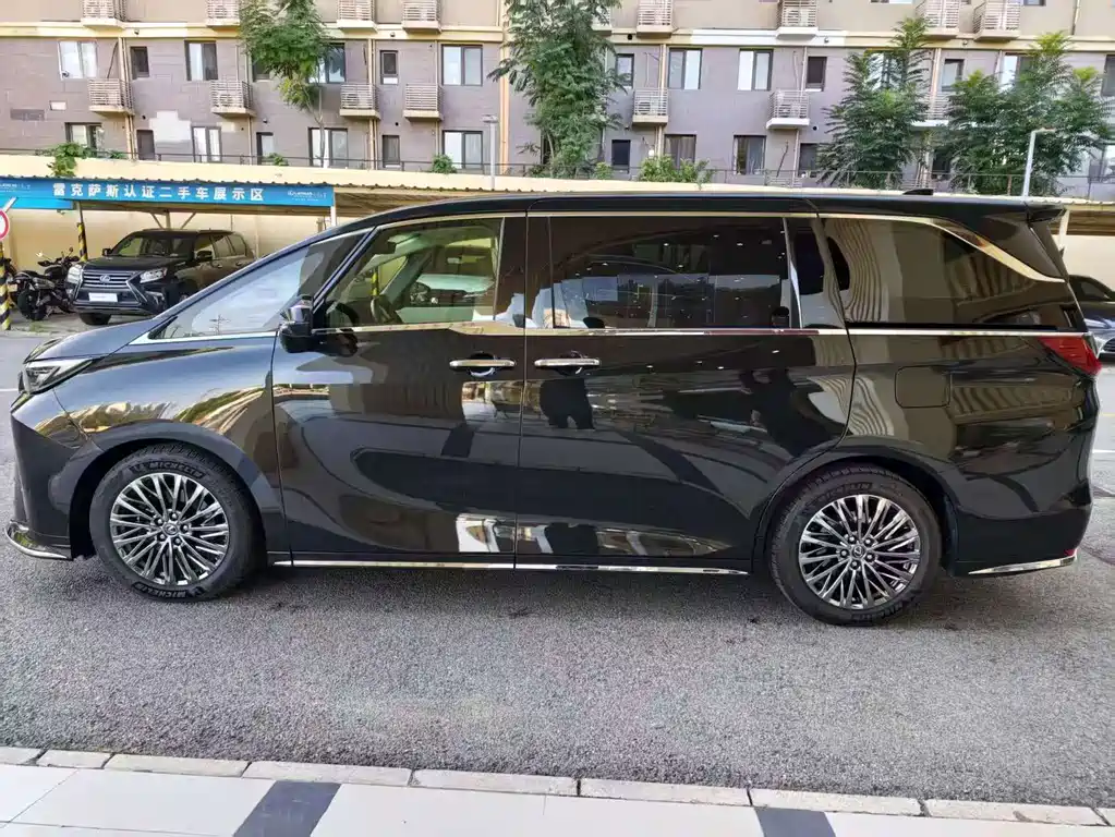 Lexus LM — миниатюра 2