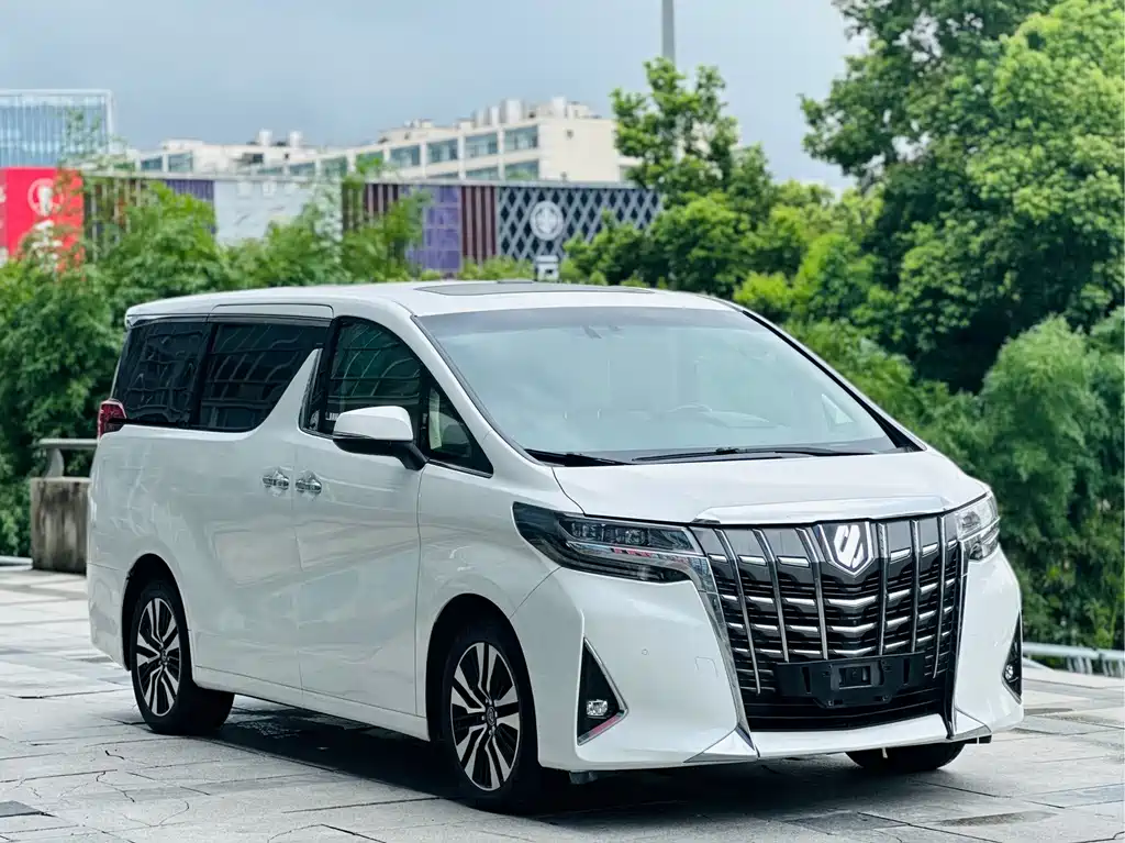 Toyota Alphard — миниатюра 3