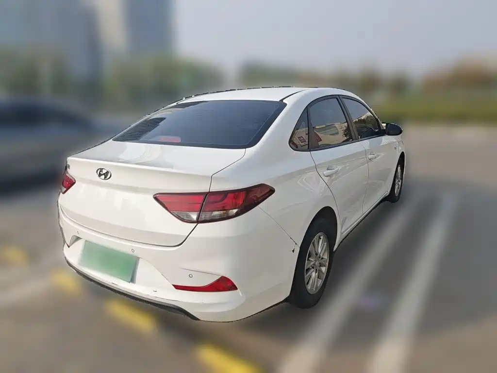 Hyundai Elantra — миниатюра 6