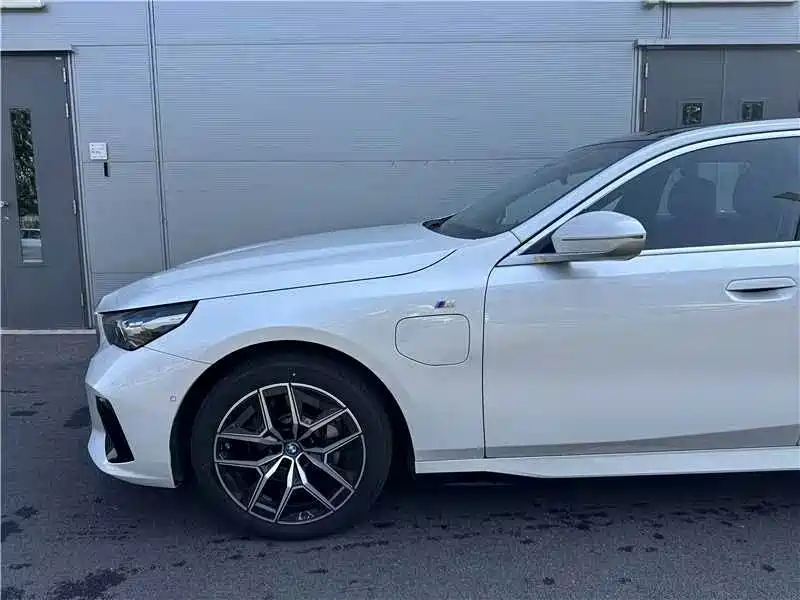 BMW i5 — миниатюра 10